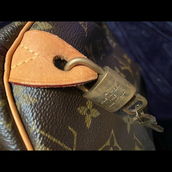 Authentic Louis Vuitton speedy 40 - Picture 12 of 16